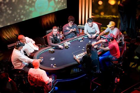 Poker ao vivo estratégia de torneio